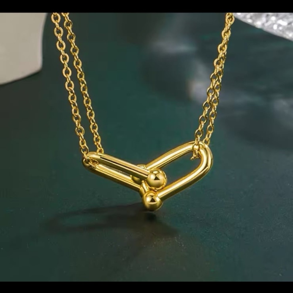 Gorgeous Gold Interlocking Loop Pendant Necklace - image 2